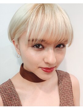 グッデイ ヘアー(GOOD DAY HAIR) 小顔 ワンサイドショート ブランジュ ブリーチ ホワイトカラー