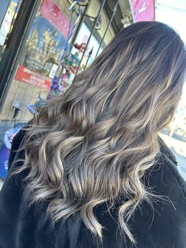 フェイスティ(feisty) gray