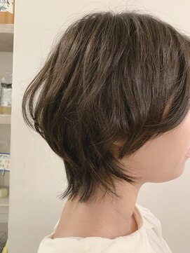 キミドリ(KIMIDORI) ひし形くびれレイヤーウルフショート30代40代【恵比寿KIMIDORI