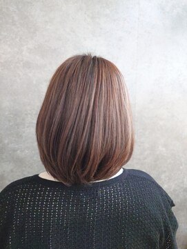 アンバール(amberl) 白髪ぼかしハイライト×グラデーションボブ