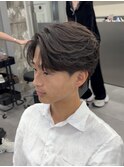 フェザーショートツーブロックくびれセンターパート毛流れパーマ