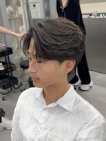 エイド 渋谷(aid) フェザーショートツーブロックくびれセンターパート毛流れパーマ