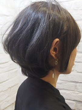 コティー(kotee) アッシュグレーショートボブ