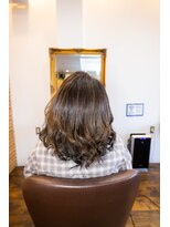 ヘアーメイク ダンス(hair make DANCE)&nbsp;元々のハイライトを活かし　バレイヤージュ風に白髪ぼかし