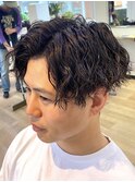 ツイストスパイラルパーマセンターパートツーブロック刈り上げ