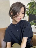 前下がりボブ、シースルーバンクかたてる