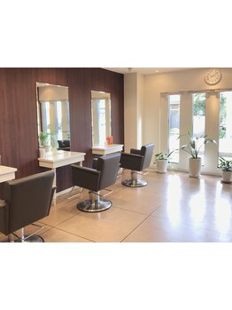 ゆったりとした店内で感じる音・空間・演出…初めての方も日頃の疲れを忘れられる癒しの空間です。