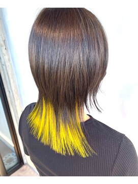 アコ(Aco) イエロー、黄色、襟足ブリーチ、襟足カラー、ウルフ