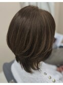 ふんわりレイヤーでフェイスラインを柔らかで優しく包むスタイル