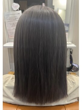 ヘアアンドリラクゼーション ジン(Jinn) アッシュグレーカラー