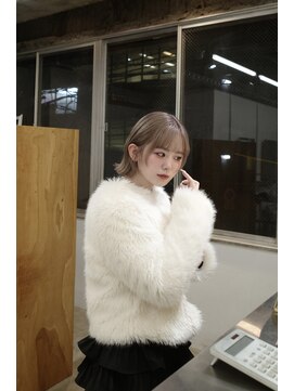 ホワイトベージュ