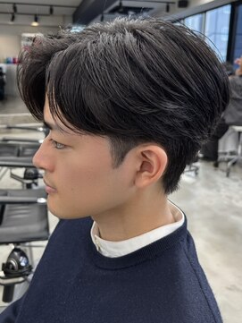 ウェイビーエフティフィフス 横浜西口(WAVEY ft.fifth) 横浜毛流れセンターパートニュアンスパーマフェザーパーマ30代