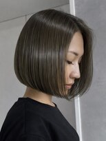 シウン(SIUN.)&nbsp;艶オリーブグレージュの大人ミニボブ