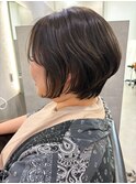 ショートボブ×オリーブベージュ