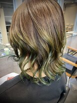 キャラ シャローネ 池袋(Chara Chalone)&nbsp;資生堂カラーミューズを使ったデザイン/ウルフカット