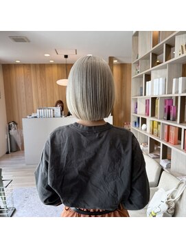 アヴァンス ジェイアール和歌山店(AVANCE.) 派手髪×ハイトーン×ホワイトベージュ×ボブカット