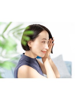 ［蔵王］ダメージレスで自然なストレートが◎思わず触りたくなる指通り…圧倒的な技術で艶感溢れる髪に！