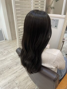 レイヤーカット＋オリーブグレージュカラー