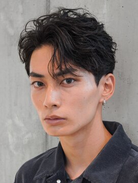 フィフス(fifth) 毛流れフェザーショートセンターパートカットビジネスヘアfifth