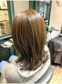 ミディアムレイヤーカットスモーキーブラウンベージュ