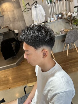 トニコ(toniko) ピンパーマ×スキンフェード×バーバースタイル×ビジネスヘア