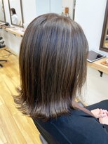 モーラ 鳳店(MOLLA) オリーブベージュの外ハネミディ【鳳】