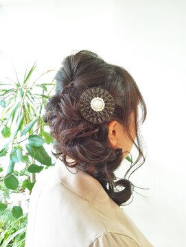 グリーンズ(Greens) ゆる巻きねじりアレンジ☆