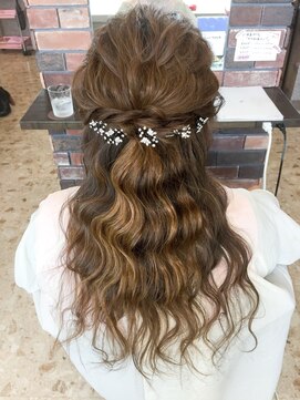 ロゼッタガーデンフラワー(Rosetea Garden Flower) 波ウェーブハーフアップアレンジ