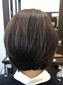 ミリュウ(Milieu) 大人ショートもまとまる艶々の髪に