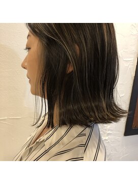 キキ(kiki) 切りっぱなしボブ　細めハイライト