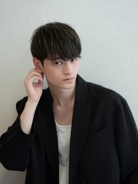 ララルーモ(LaＬaｒＯomo) 甘さを引き出すタイトシルエットなマッシュヘア