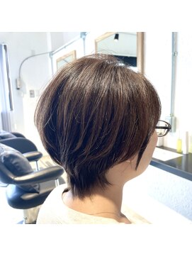 グロー(glow) ショート/グレージュ