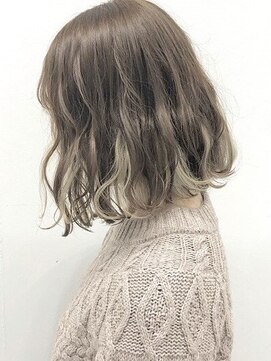 ヘアーデザイン ベルタ(Hair Design BELTA) こなれ感/ミディアムボブ/インナーカラー/ホワイトグレー