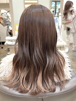 アルターリール(aL ter Rire)&nbsp;黒髪/グレーベージュ/レイヤーロング/前髪パーマ /中村郁未