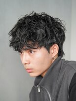 原宿センターパートウルフカットシャドウパーマゆるめ黒髪 20代