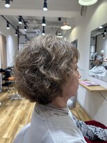 ジーナ(ZINA) クセ毛をいかしたふんわりショート