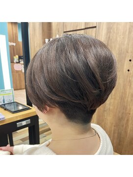 バースデー イーアス高尾店(Birthday) ステップボーンカットショートスタイル
