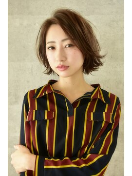 キアラ(Kchiara) 縦長シルエットの外ハネボブ