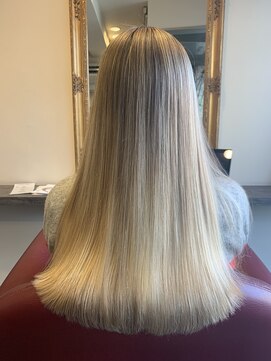 ヘアーアンドメイクアップ ケー インターナショナル 神楽坂(Ke' International) 艶のある外国人風バレイヤージュ、ハイトーンカラー