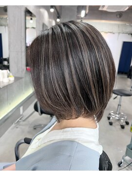 フラット(FLAT) ショートボブ×ハイライト