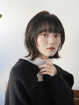 ロッカ(LOCCA) 骨格ナチュラル/レイヤーウルフ/ハッシュカット/暗髪カラー