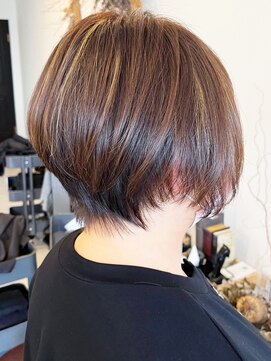 レポヘアー(Repos hair) 20代30代40代ハイライトアッシュブラウン前下がりショート立体感