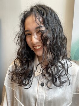 ブクレット(Bouclettes)の写真/雰囲気やライフスタイル、気分に合わせて日常に馴染みやすいお洒落パーマを◎持ちがいいのも嬉しい♪
