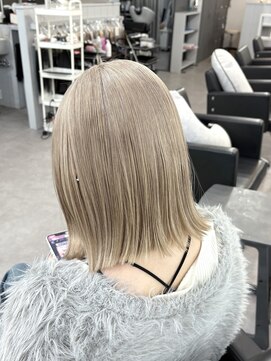 シェイロ(Cielro) 【ホワイトミルクティー/ブリーチ/ハイトーン】SAKI