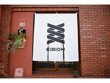 キリオム(KIRIOM)の雰囲気（暖簾が目印のお店です。）