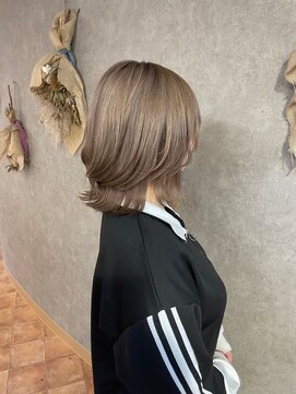 パーミル ルモ クマモト(permille ‰ LUMO Kumamoto) ミルクティーベージュ×ウルフ