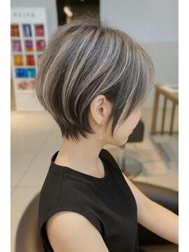 ロハスバイケンジ(LOHAS by KENJE) 【小田急相模原】ショートの白髪ぼかしハイライト