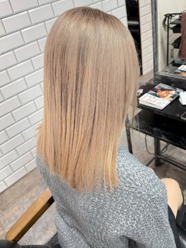 ムーブ(move) ブリーチ2回からできるブロンドカラー