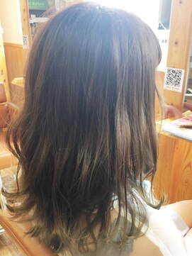 ララテラス(LaLa Terrace) ～LaLa Terrace流～ポイントグラデーション×外ハネセミディ