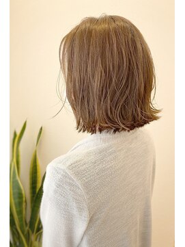 ルヴェール(Le Vert) ブリーチなし ミルクティーカラー×切りっぱなしボブ